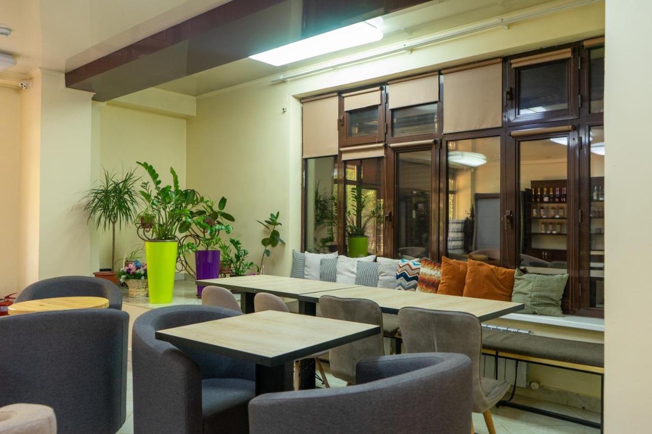 7 Days Hotel Алмати Екстер'єр фото