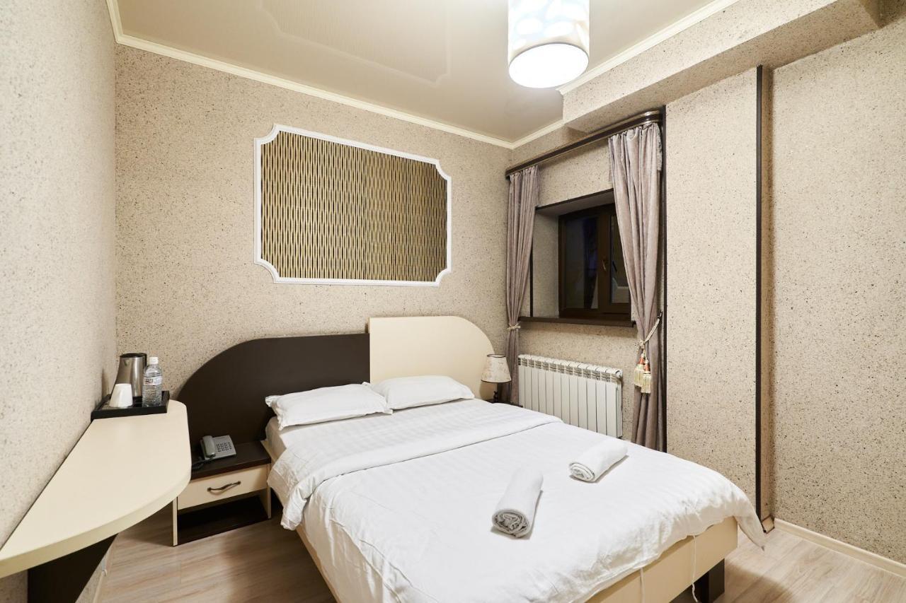 7 Days Hotel Алмати Екстер'єр фото