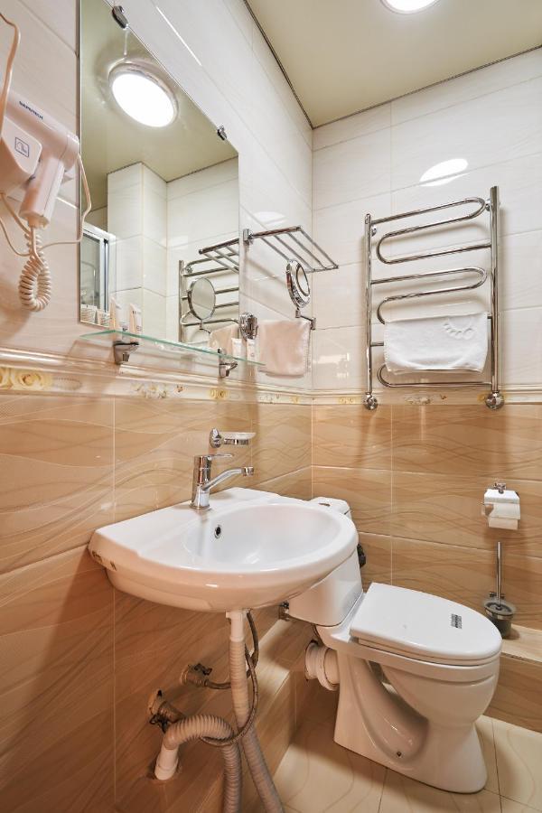 7 Days Hotel Алмати Екстер'єр фото